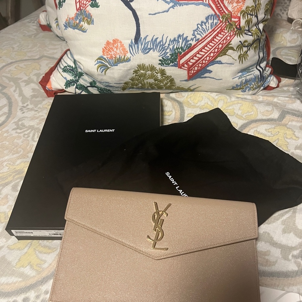 Yves Saint Laurent YSL Beige Clutch - Picture 3 of 10